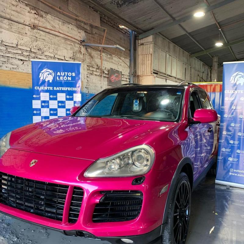 Auto Rosado de Marcianeke