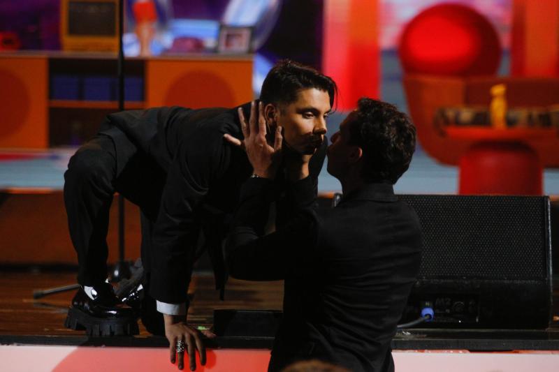 Beso de Copano y Gonzalo Valenzuela en Viña 2023.