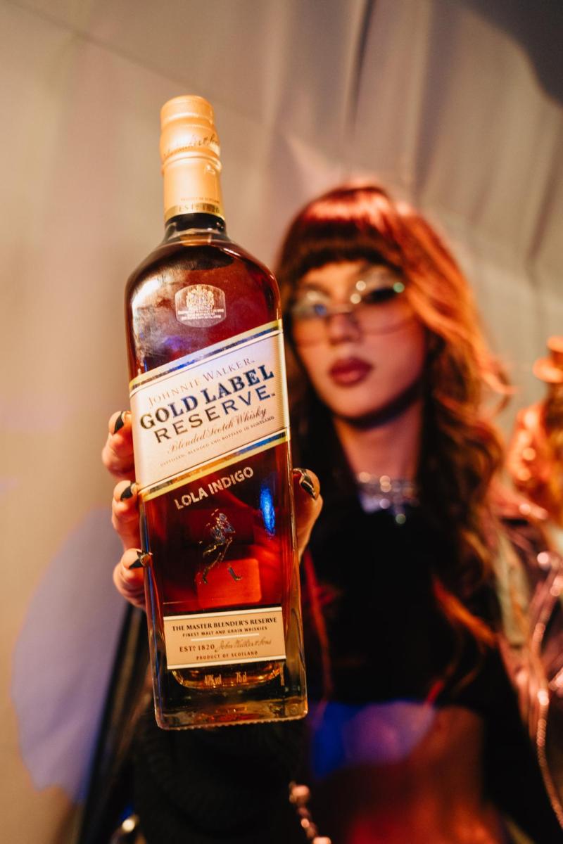 La botella personalizada de Johnnie Walker Gold que Jorge le regaló a Lola