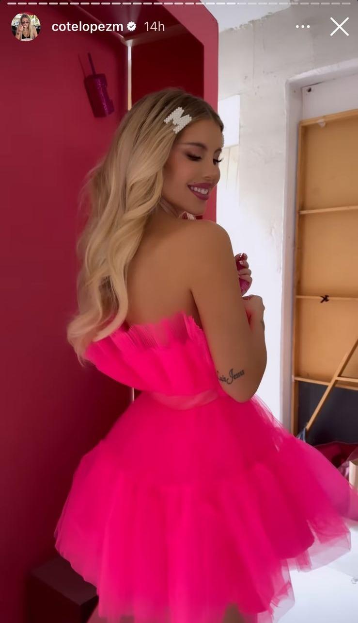 Çoté López posando como Barbie
