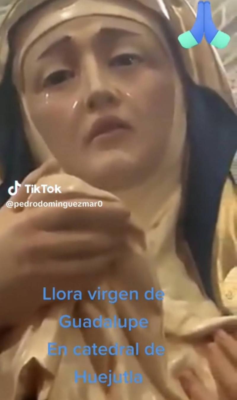 Captan a figura de la Virgen María llorando
