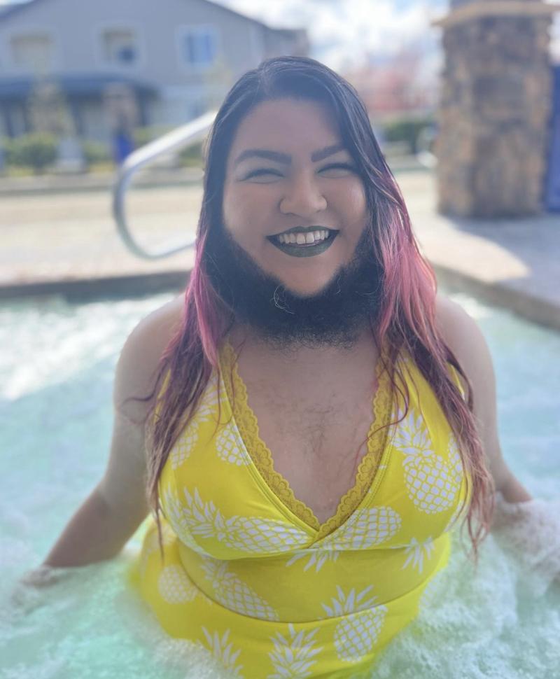 Mujer dejó de afeitarse y así luce ahora