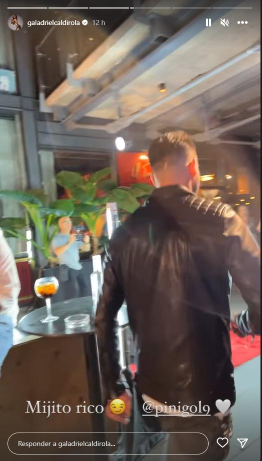 Gala Caldirola en lanzamiento de nueva marca de Mauricio Pinilla.