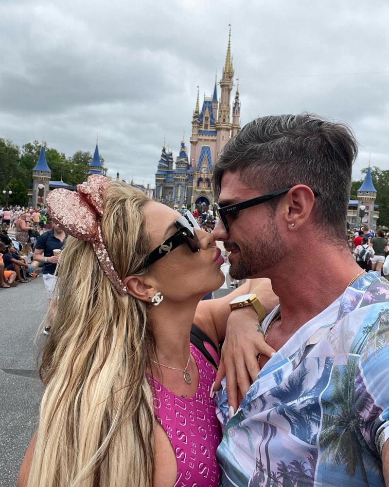 Nicole Moreno y su pareja