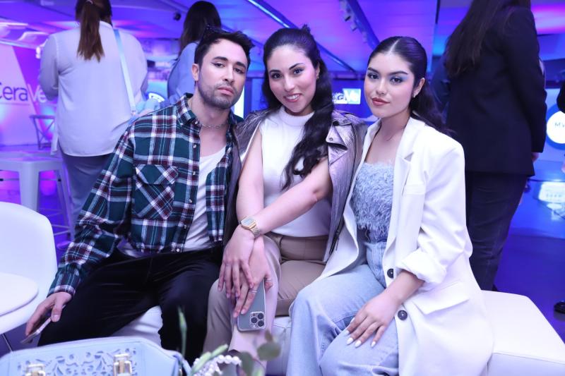 Camilo Moscoso, Carolina Henriquez (@carlinamua) y Paula Baquedano (@paulab.makeup)