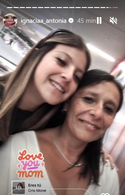 Ignacia Antonia con su mamá