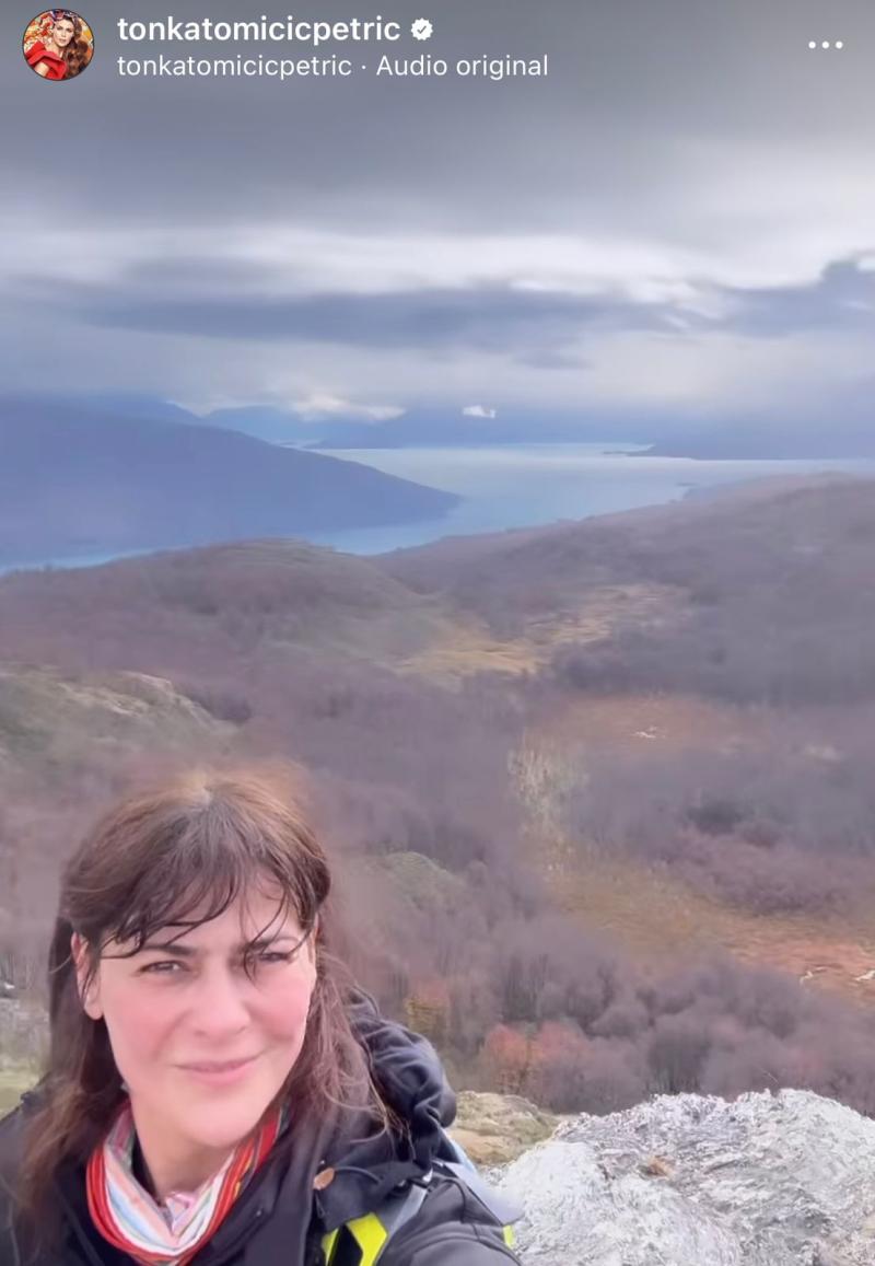 Tonka Tomicic al natural disfrutando del sur de Chile