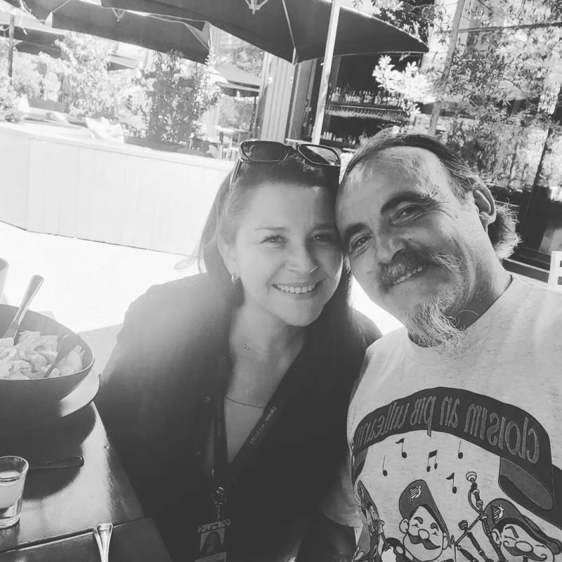 Paul Vásquez y su esposa