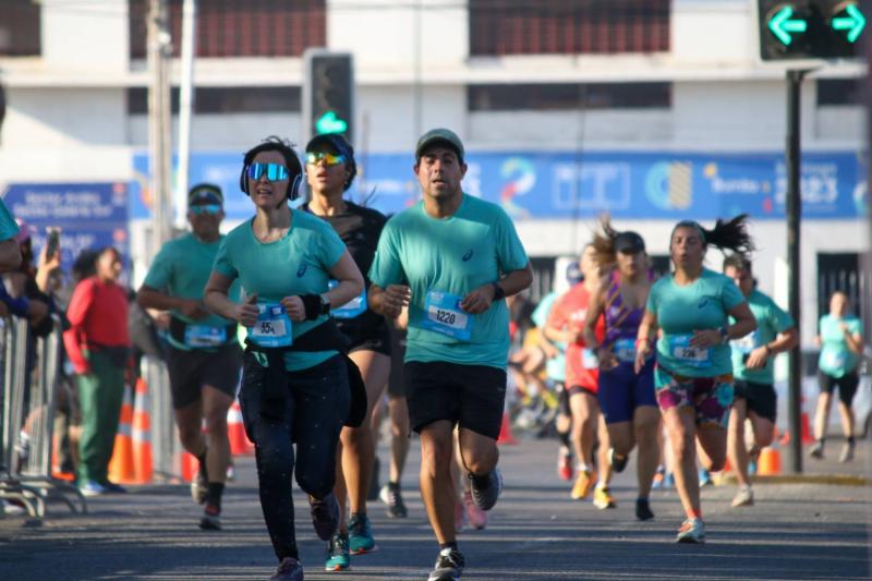 ¿Cuáles comunas tendrán desvíos y cortes de tránsito por la Maratón de Santiago 2023?