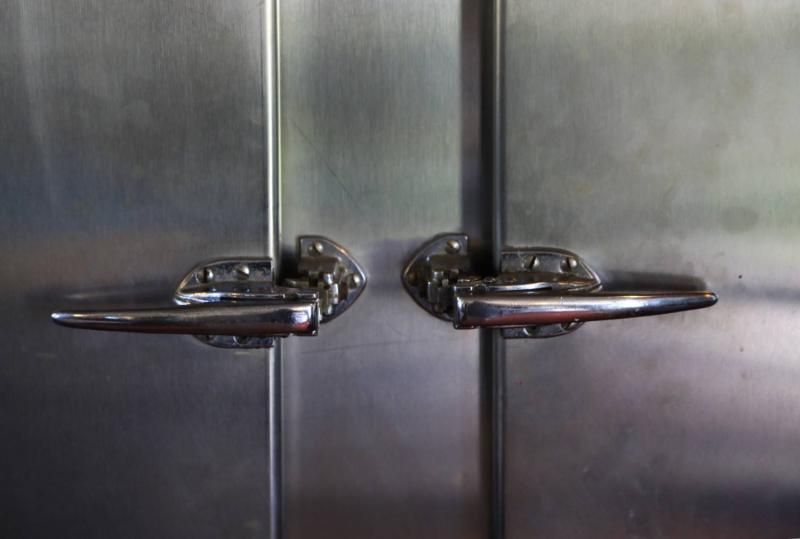 Anciano ocultó el cuerpo de su padre en un refrigerador durante un año