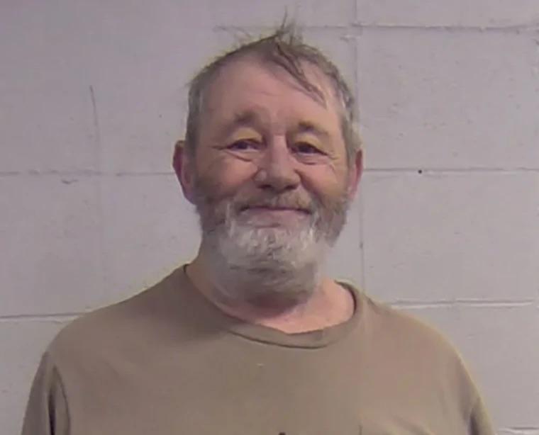 Se comió la última empanada y su compañero le disparó