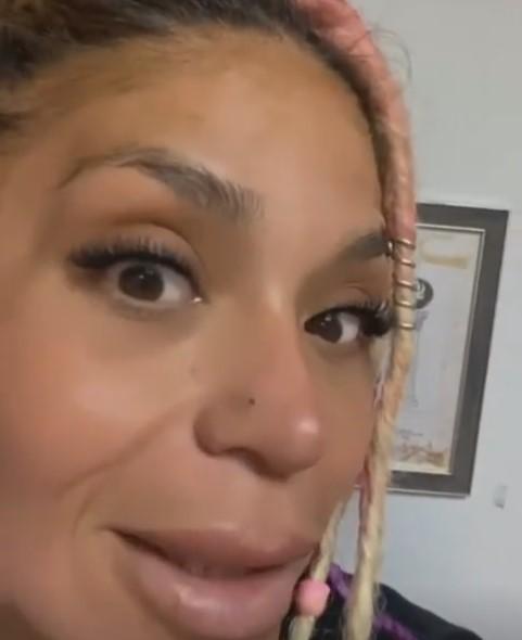 Kathy Orellana mostrando sus pestañas