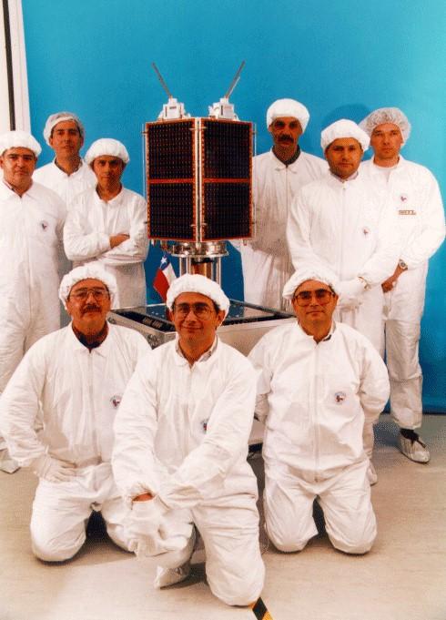 Equipo junto al FASat-Alfa