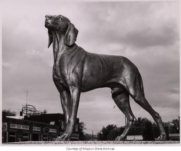 ESTATUA DE OLD DRUM EN MISSOURI