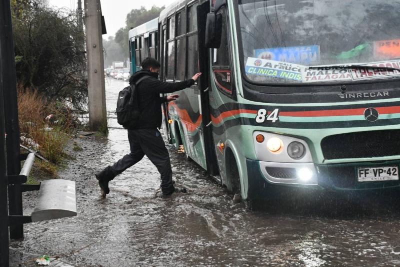 Confirman la suspensión de clases en 12 comunas de la Región Metropolitana