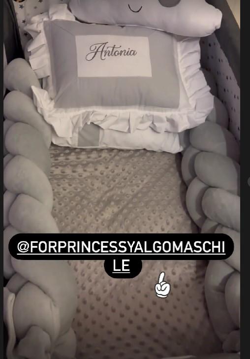 Cuna de la hija de Vale Roth