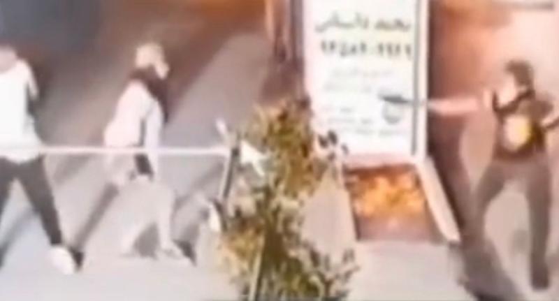 Ladrón conquistó a su víctima y se fueron juntos