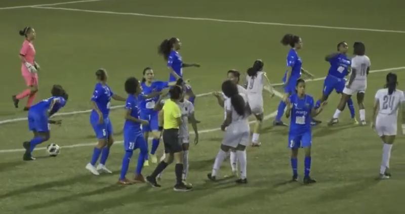 Brutal pelea en la liga de fútbol femenino en Panamá