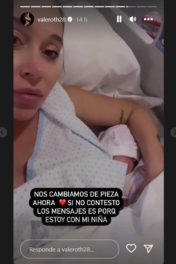 Vale Roth junto a su hija Antonia