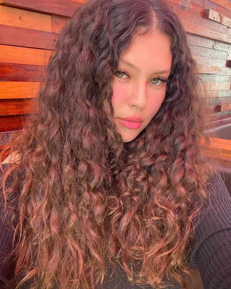 Michelle Carvalho recibe duros comentarios por foto en traje de baño