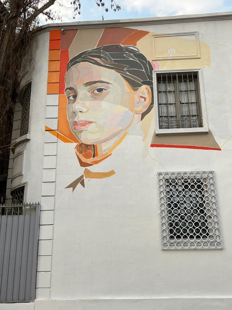 Muralistas trabajando en el Barrio Bellavista.