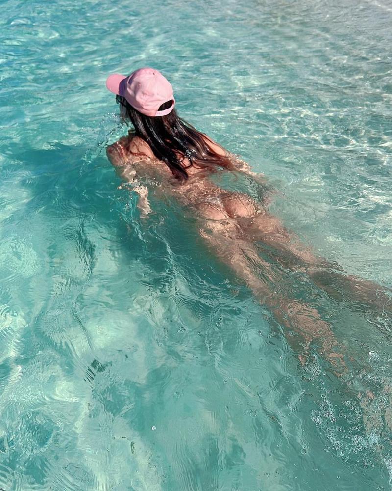 Fran Undurraga desnuda en el mar