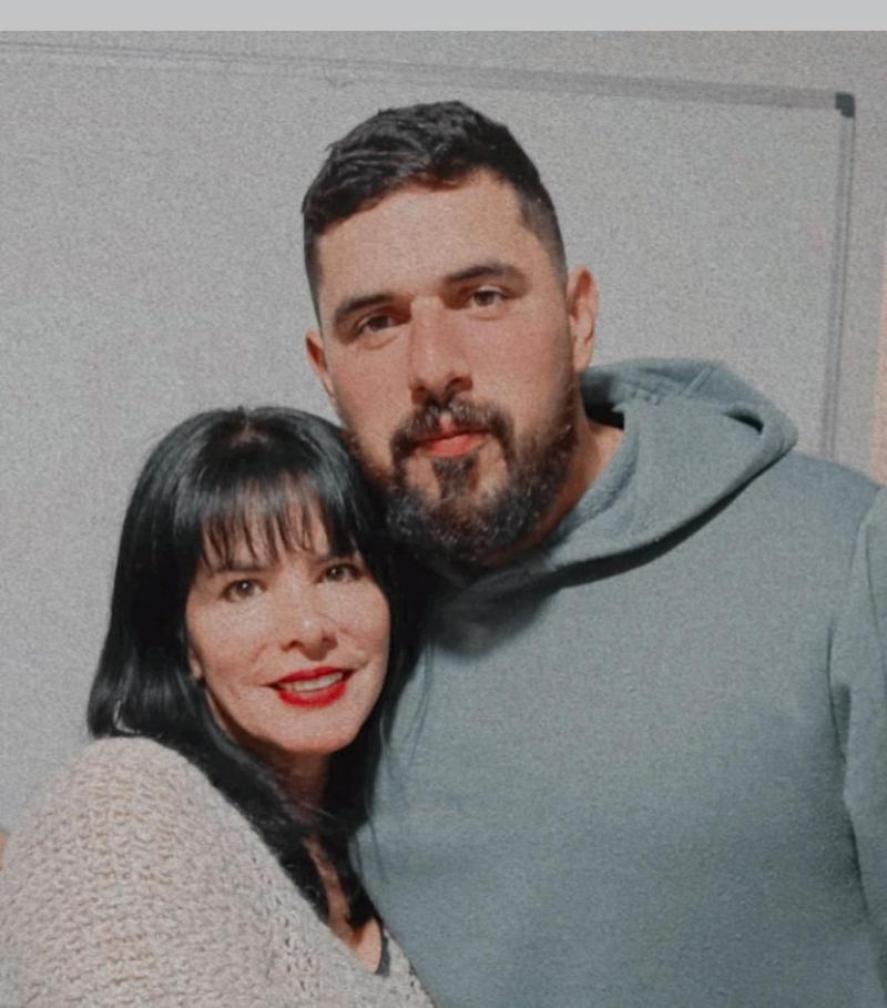 Anita Alvarado posó junto a Felipe, de 31 años