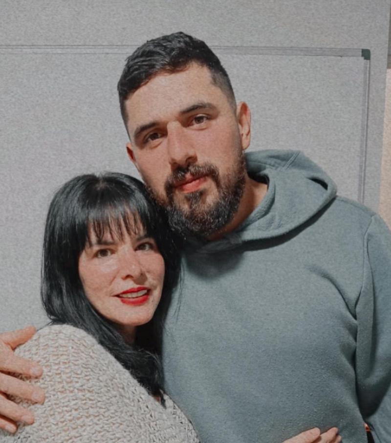 Anita Alvarado posó junto a Felipe, de 31 años