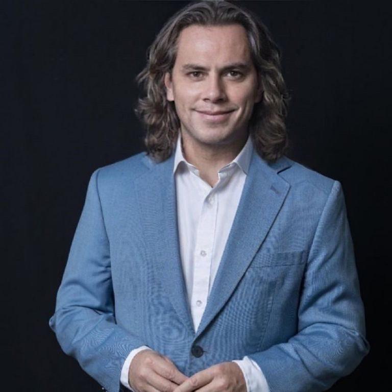 José Miguel Viñuela luce melena