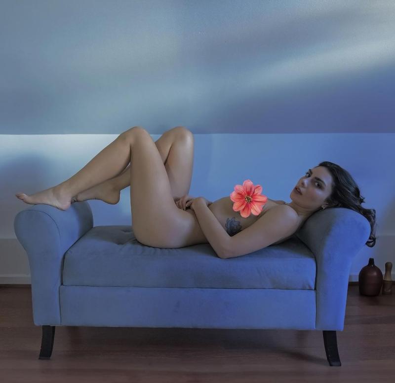 Kathy Contreras posa totalmente desnuda