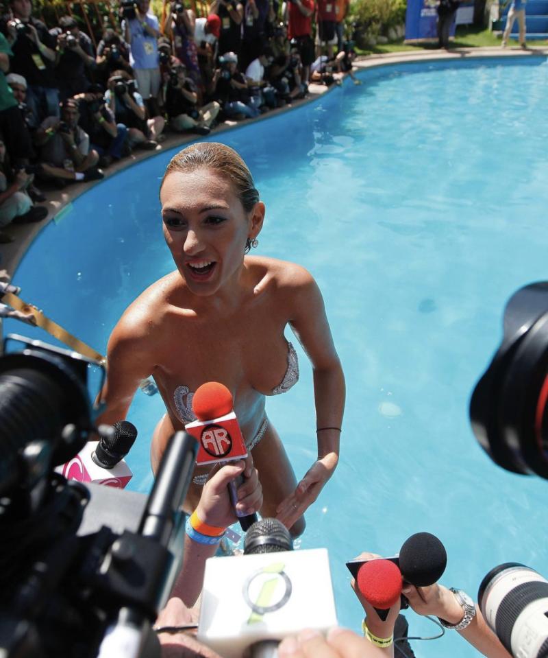 Andrea Dellacasa recuerda piscinazo como Reina del Festival de Viña del Mar 2011