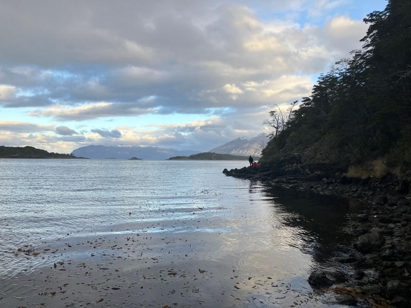 Imagen de U. de Magallanes. Arqueólogos de Chile y España investigan rastros de pueblos nómades que residieron extremo austral.