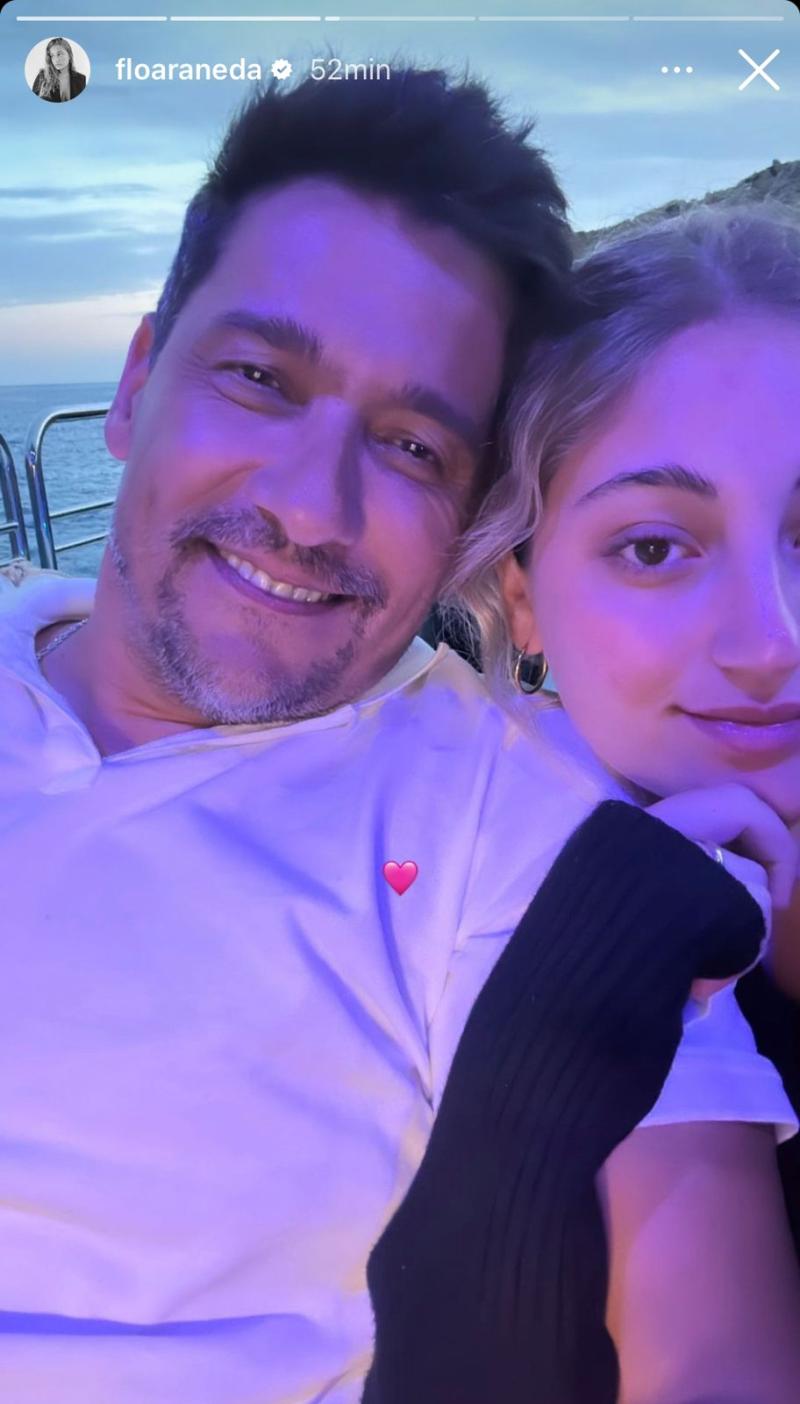 Florencia Araneda disfrutando junto a su padre.