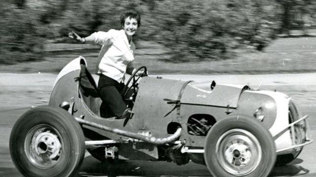 Fallecimiento de la cantante nacional Cecilia "La Incomparable".