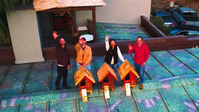 Carlo von Mühlenbrock se emociona con preciado objeto de sus hijos