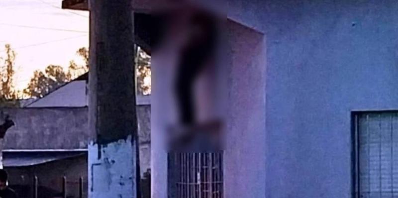 Delincuente fallecido en la ventana