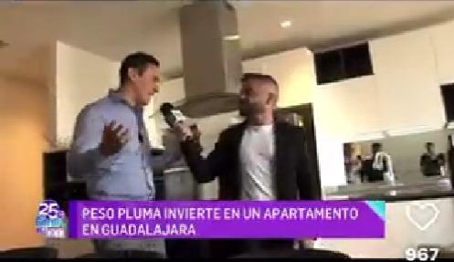 Hombre mostrando el departamento de Peso Pluma - Imágenes: "El Gordo y la Flaca"