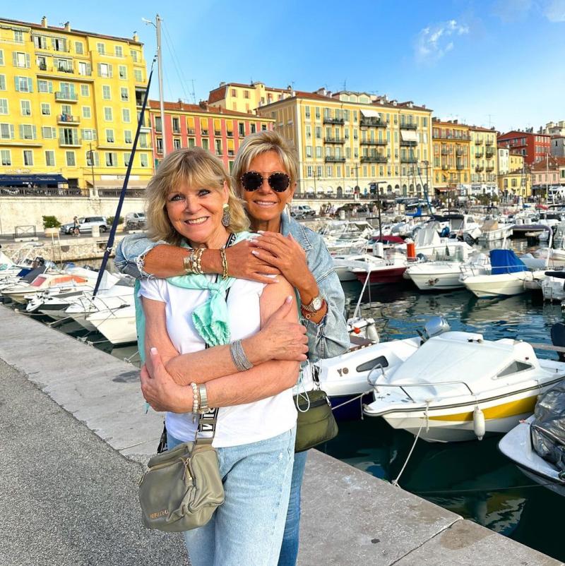 Raquel Argandoña disfruta de unas vacaciones junto a su hermana