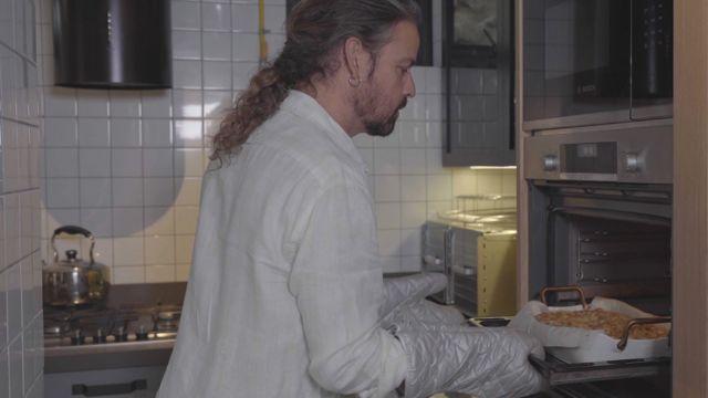 Carlo von Mühlenbrock preparó un postre rápido de manzana y almendras.