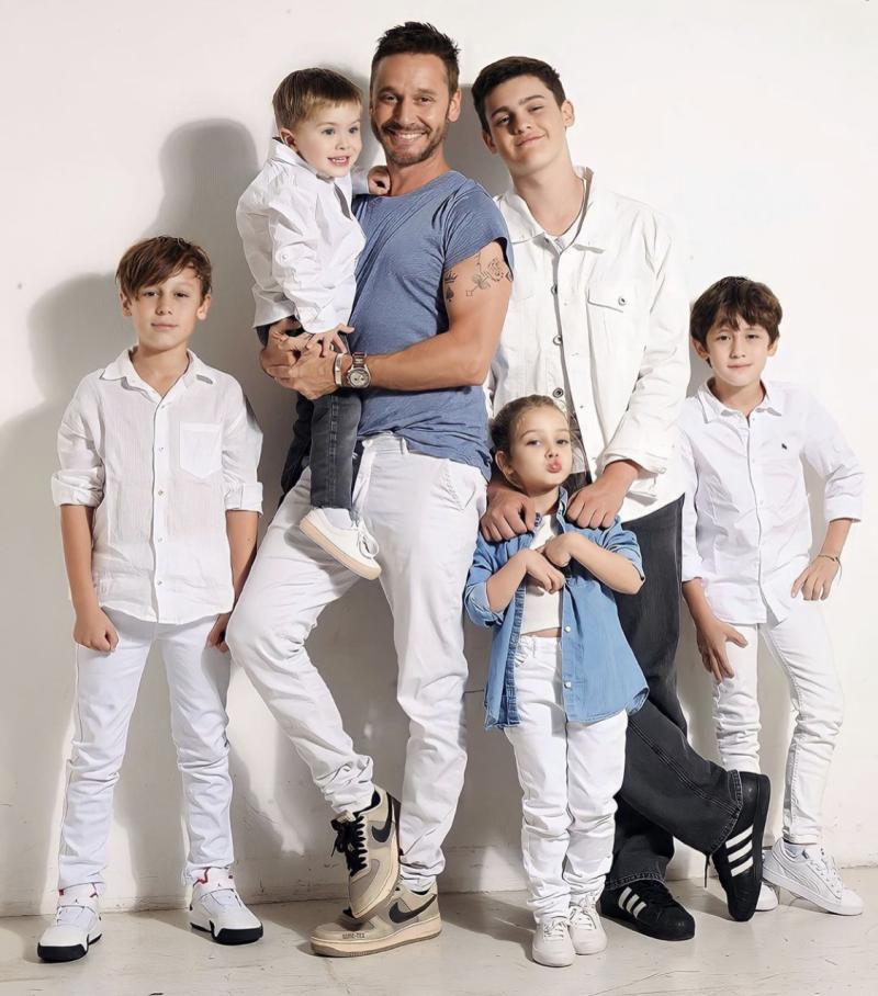 Benjamín Vicuña encanta con foto junto a sus hijos