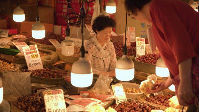 En Desafío 2030, Pedro Mancilla recorrió el Mercado Gyeongdong en Seúl,.