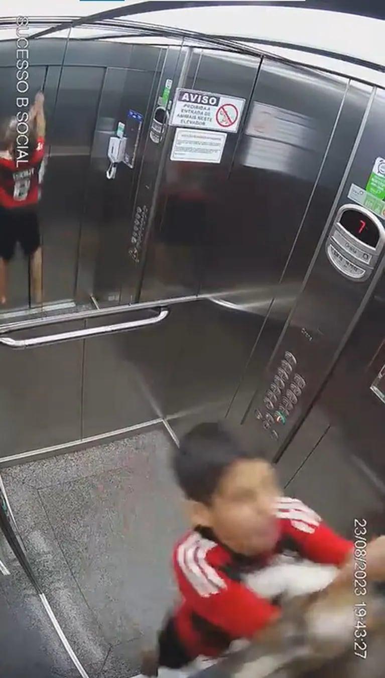 Niño héroe salvó la vida de su perrita en ascensor