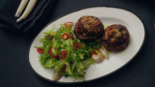 Champiñones portobello rellenos.