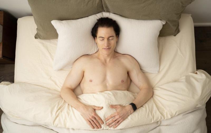 Bryan Johnson muestra por primera vez su dormitorio anti envejecimiento