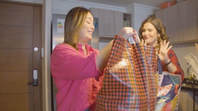 Connie Achurra organizó el nuevo refri de Andrea Albornoz, adecuado a sus necesidades.