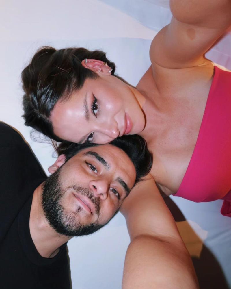 Kel Calderón enseñó su romántica relación en México