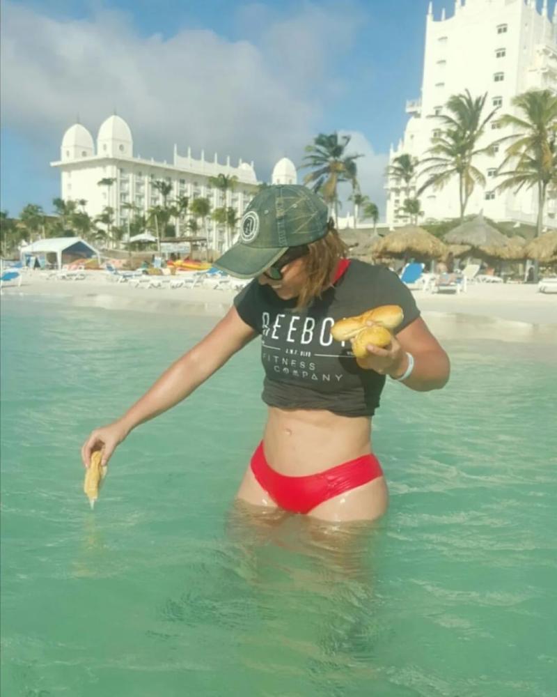 Scarleth Cárdenas suele lucir su trabajado abdomen