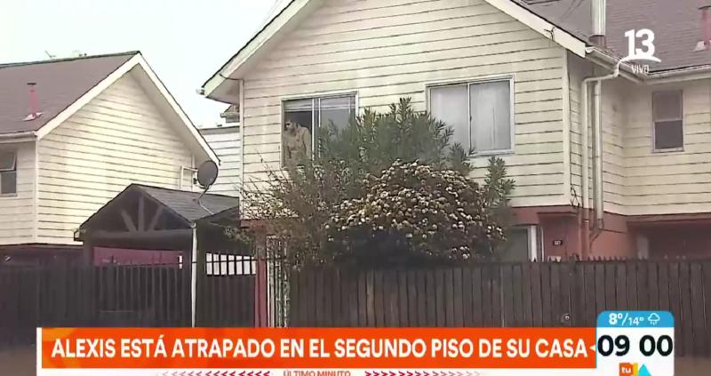 "Ninguna alerta": Vecino quedó atrapado en el segundo piso de su casa en Santa Cruz