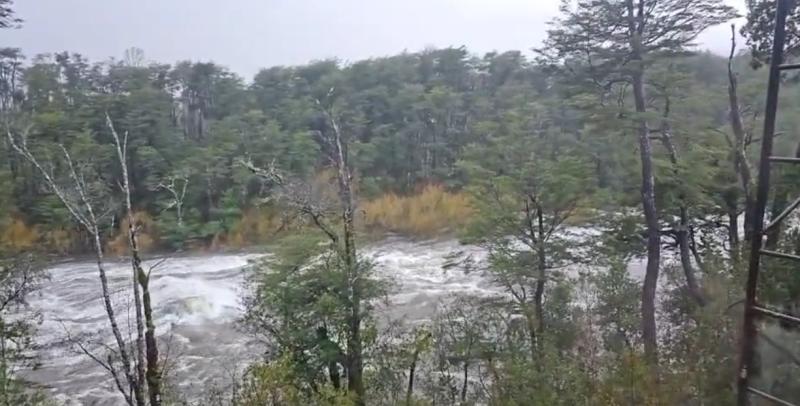 Alerta roja en La Araucanía por desborde de ríos _ Pantallazo video Roberto Nappe