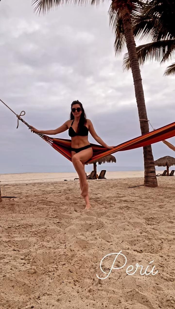 Karla Constant se luce en bikini grabando para Tierra Brava